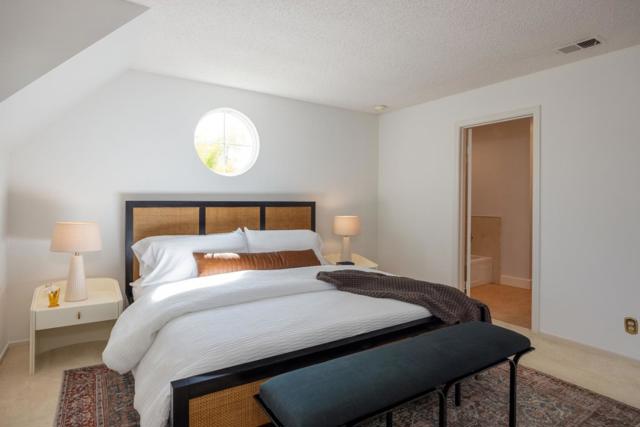 21 Pinehurst Lane, Half Moon Bay CA: https://media.crmls.org/mediaz/27e74862-4e0f-4616-8306-3f10a303360a.jpg