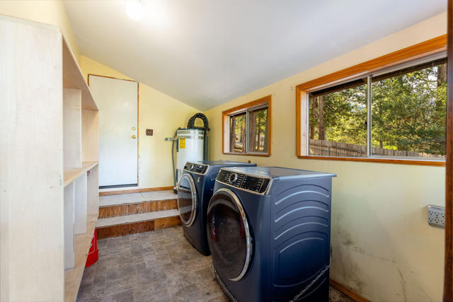 54820 Fern Drive, Idyllwild CA: https://media.crmls.org/mediaz/27e79fe8-a7be-4a4d-8c31-afd1def92bf0.jpg
