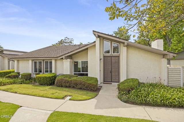 658 Holly Avenue, Oxnard CA: https://media.crmls.org/mediaz/27e86f58-fbb1-4bb8-961b-9ad0e86ba79e.jpg