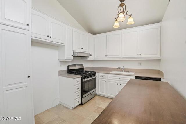 31505 Lindero Canyon Road, Westlake Village CA: https://media.crmls.org/mediaz/27e9225d-29bb-4f1a-8c0b-98524c9b33a4.jpg