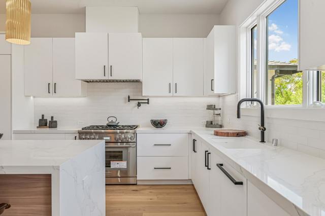 980 Lucky Avenue, Menlo Park CA: https://media.crmls.org/mediaz/27ea3d62-9a08-44b1-8d1c-20c76168a04e.jpg