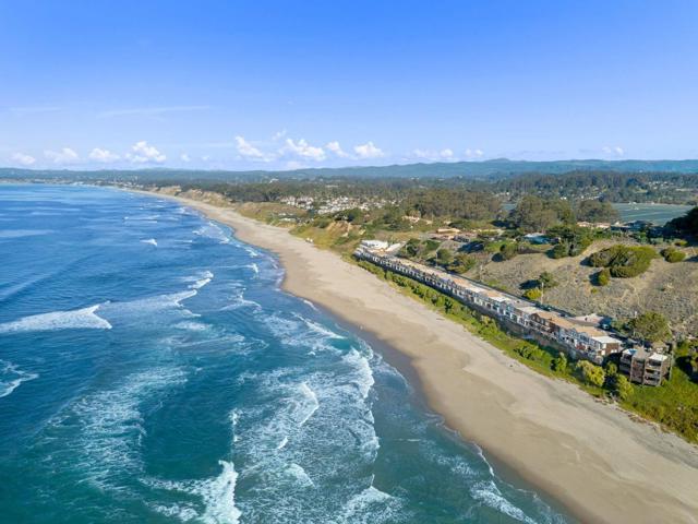 476 Oceanview Drive, La Selva Beach CA: https://media.crmls.org/mediaz/27ea4851-d3a3-4769-bca6-ffcdb6453afe.jpg