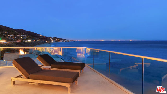 26050 Pacific Coast Highway, Malibu CA: https://media.crmls.org/mediaz/27ea4b35-3f56-4d22-93b4-0237295e624d.jpg