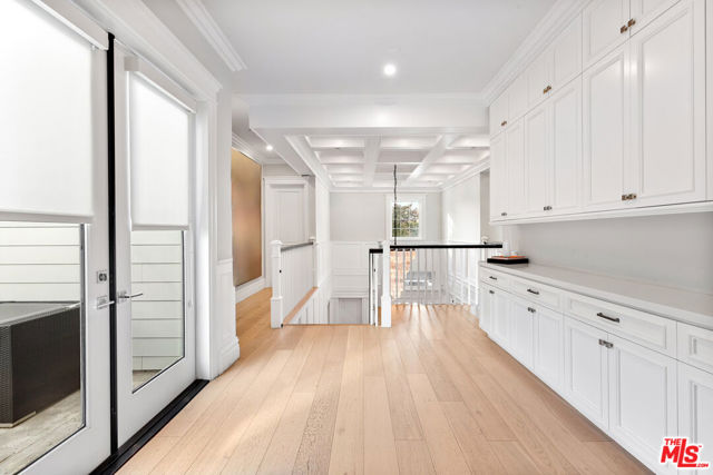 5000 Petit Avenue, Encino CA: https://media.crmls.org/mediaz/27ea87ba-0354-4603-af6c-2e410f99ae09.jpg