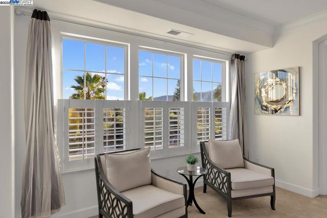 1037 Sunset Creek Ln, Pleasanton CA: https://media.crmls.org/mediaz/27eb0e7d-24cc-40ff-8793-155a2a550355.jpg
