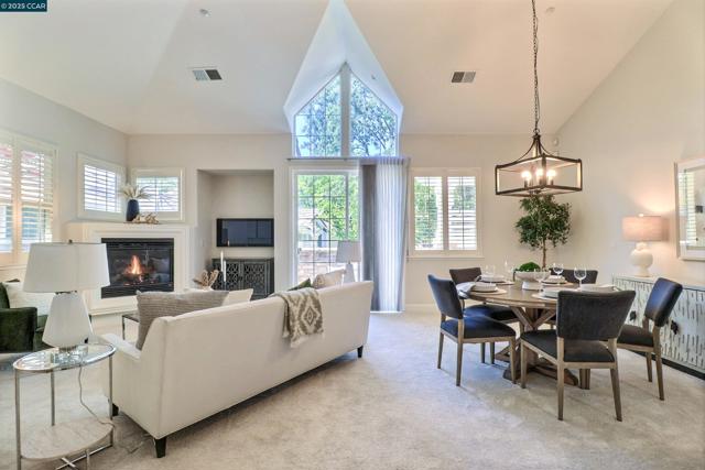 136 Sugarloaf Ct, Alamo CA: https://media.crmls.org/mediaz/27ebce16-ada4-41f4-bd17-75a16ee6e628.jpg