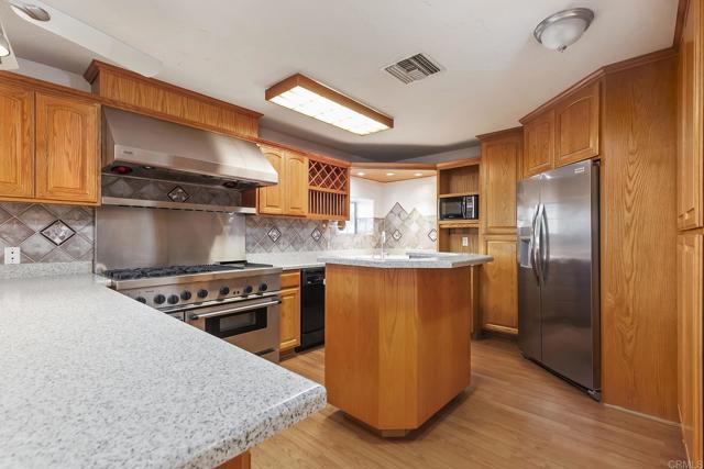 10546 VALLE VISTA RD, Lakeside CA: https://media.crmls.org/mediaz/27ec15ae-3483-4e05-8c4c-594d099a4ed9.jpg