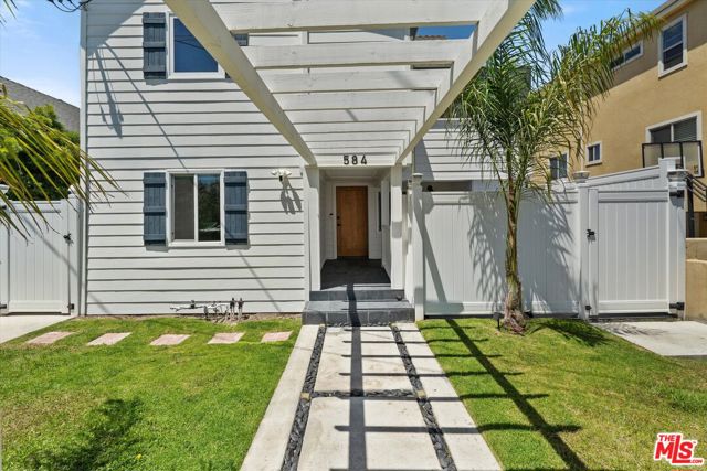 584 W 10th Street, San Pedro CA: https://media.crmls.org/mediaz/27ec85bb-8a90-4b4d-86c0-06d091e4b426.jpg