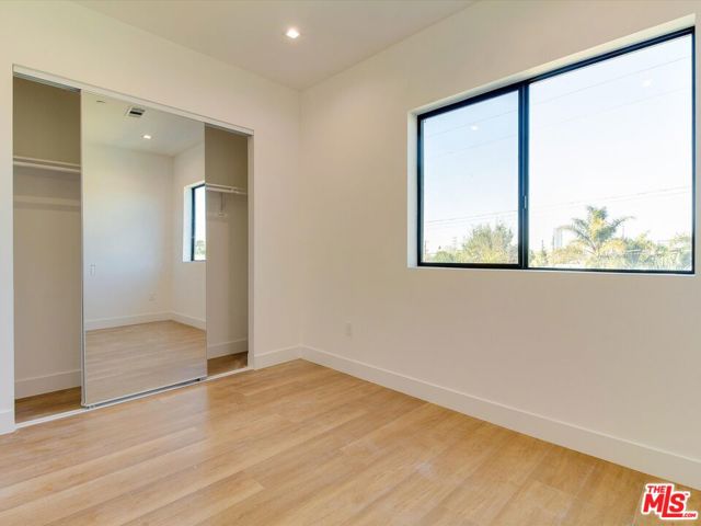 2817 S Redondo Boulevard, Los Angeles CA: https://media.crmls.org/mediaz/27ed18c3-a809-44eb-ab41-245038e89bb2.jpg