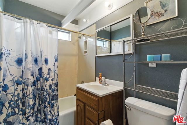 350 N Shadyglen Drive, Covina CA: https://media.crmls.org/mediaz/27ed8aa5-3dde-4df4-b5b8-c0f3ea6fd5e1.jpg