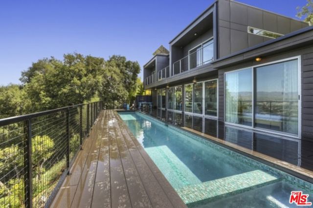 11462 LAURELCREST Road, Studio City CA: https://media.crmls.org/mediaz/27edb44a-4042-4914-b43a-41751e612815.jpg
