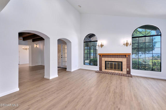 751 Wildwood Avenue, Thousand Oaks CA: https://media.crmls.org/mediaz/27edbb29-66f0-4808-a6a3-350e01535807.jpg