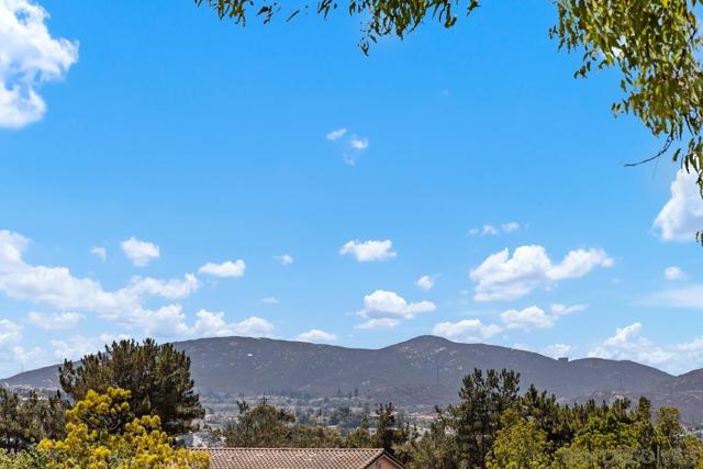 18557 Caminito Pasadero, San Diego CA: https://media.crmls.org/mediaz/27ede89e-600a-4fc2-b618-a449123e153c.jpg