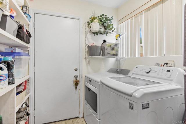 23 27 Alberta Court, San Diego CA: https://media.crmls.org/mediaz/27edf51a-d9fc-449a-bf36-b478b7097983.jpg