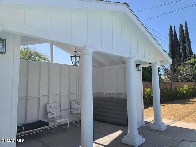 1574 Norwich Avenue, Thousand Oaks CA: https://media.crmls.org/mediaz/27ee2445-ce87-4439-a93e-4a1444b9dbf1.jpg