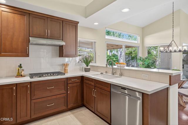28 San Bernardino Avenue, Ventura CA: https://media.crmls.org/mediaz/27ee4026-506d-43bd-a562-1b78da9f2e70.jpg