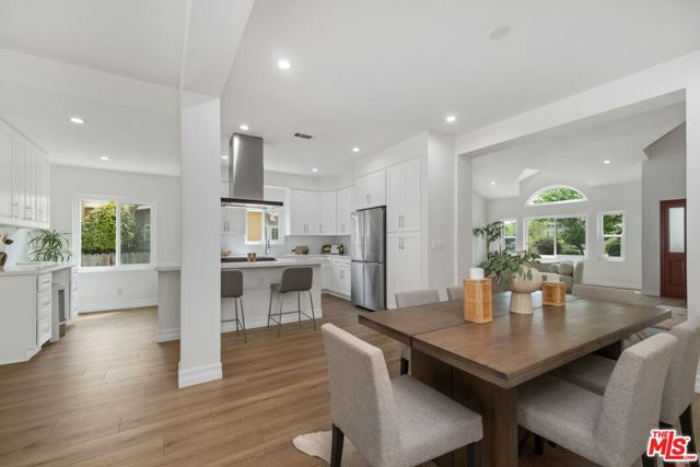 326 N Beachwood Drive, Los Angeles CA: https://media.crmls.org/mediaz/27ee7d46-1cee-4690-b98b-b875ca64b51e.jpg