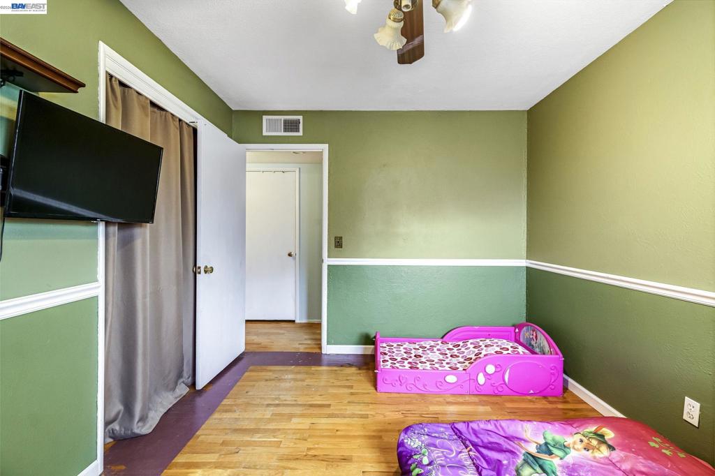 https://media.crmls.org/mediaz/27ee84db-265f-4522-8f57-d5792dc15c01.jpg?preset=X-Large