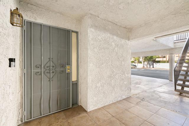 280 South Avenida Caballeros, Palm Springs CA: https://media.crmls.org/mediaz/27ee91fc-7870-4aa3-80e3-2133317d2a22.jpg