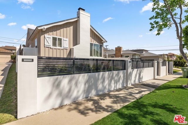 6130 Flores Avenue, Los Angeles CA: https://media.crmls.org/mediaz/27ef0dc1-b152-4c79-bdbc-db0db7f4e4d0.jpg
