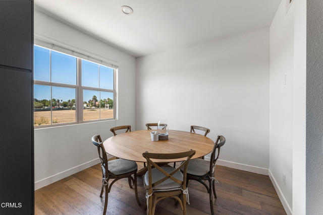 167 Westpark Court, Camarillo CA: https://media.crmls.org/mediaz/27ef2d37-6161-4fe1-a98b-e4f75504b812.jpg