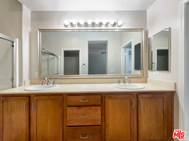 28687 Pietro Drive, Valencia CA: https://media.crmls.org/mediaz/27ef53af-3678-47a2-be76-04e9585a6d18.jpg