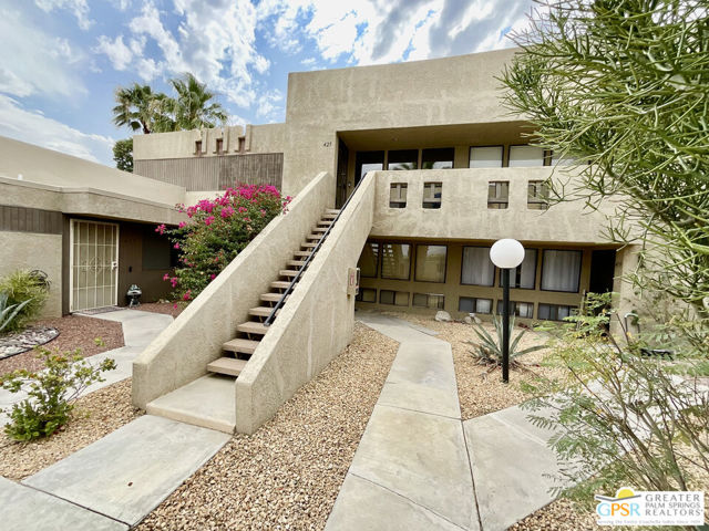 425 Bradshaw Lane, Palm Springs CA: https://media.crmls.org/mediaz/27ef9436-3237-4e50-8545-5b2b657855f6.jpg