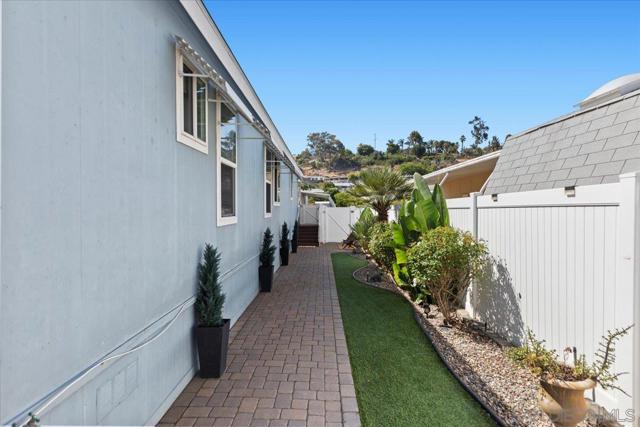 809 Discovery St, San Marcos CA: https://media.crmls.org/mediaz/27efde42-7a6d-410d-8e07-2fe456463dc7.jpg