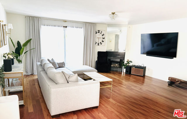 Drew Fenton | 11907 Darlington Avenue Los Angeles CA | MLS: 7264256