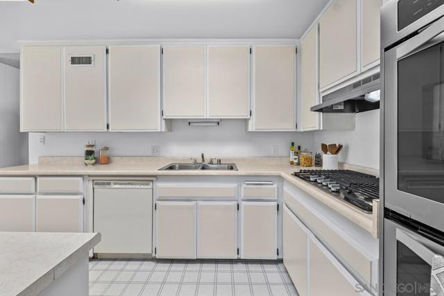 5374 Wellesley Street, La Mesa CA: https://media.crmls.org/mediaz/27f01302-5592-4546-b0ba-ef0fa6e60a25.jpg