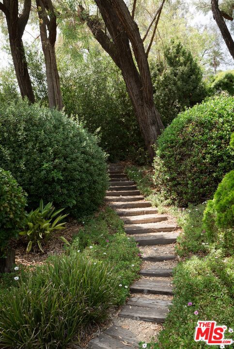 626 Sea Ranch Drive, Santa Barbara CA: https://media.crmls.org/mediaz/27f08deb-5cd4-47ec-8689-39a3656674c8.jpg
