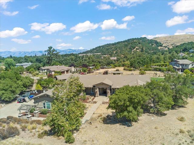 286 Mountain Laurel Lane, Los Gatos CA: https://media.crmls.org/mediaz/27f08f7e-51c5-41d1-91a5-0c611404f600.jpg