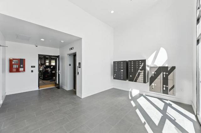 560 El Camino Real, San Carlos CA: https://media.crmls.org/mediaz/27f0944a-c7fd-43e0-9ae4-b5da894dfe9f.jpg