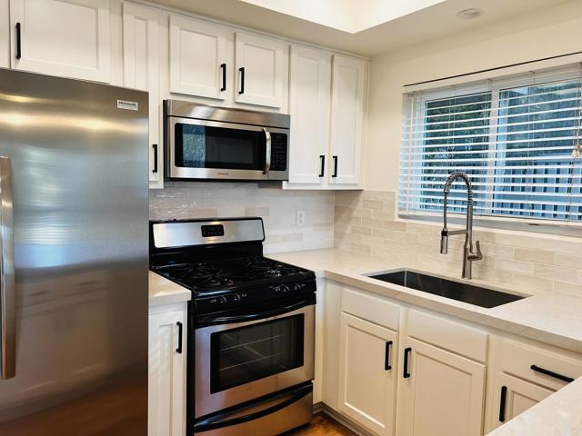 4587 Cove Drive, Carlsbad CA: https://media.crmls.org/mediaz/27f0c81d-86a0-463a-84d7-79a72bf24d98.jpg