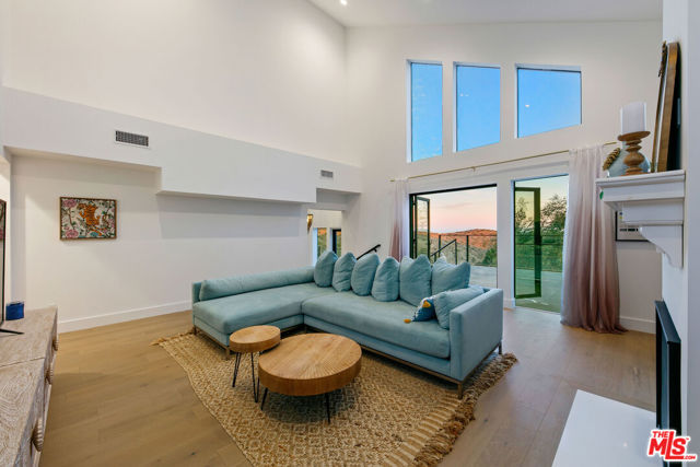 4756 Latigo Canyon Road, Malibu CA: https://media.crmls.org/mediaz/27f0eed7-0259-460e-aaed-858054895091.jpg