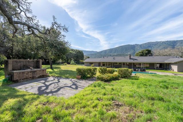 10 Ring Lane, Carmel Valley CA: https://media.crmls.org/mediaz/27f16230-3323-4391-b853-0557ce9ed3fa.jpg