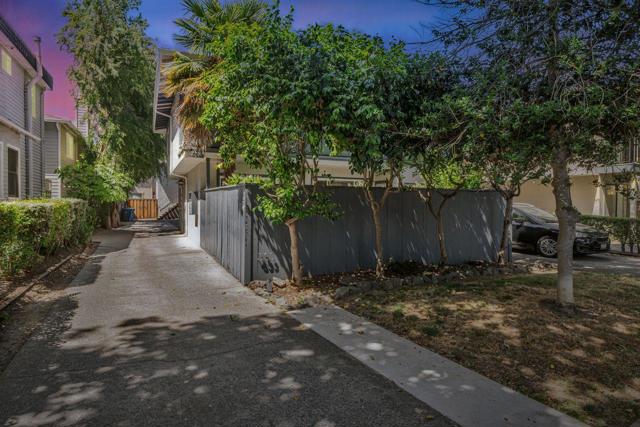633 Highland Avenue, San Mateo CA: https://media.crmls.org/mediaz/27f176cc-be85-4a1b-9d99-01aea1ac6dc6.jpg