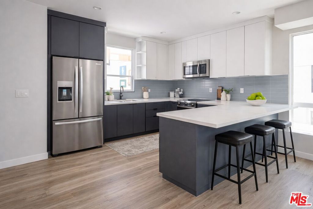 6702 Balboa Boulevard #1