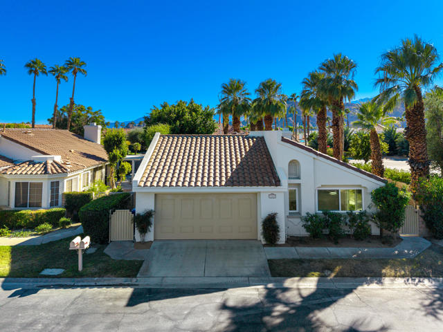 77787 Saint Croix Drive, Palm Desert CA: https://media.crmls.org/mediaz/27f1ef6a-a7b3-4ea2-8542-e72f6bd972d4.jpg