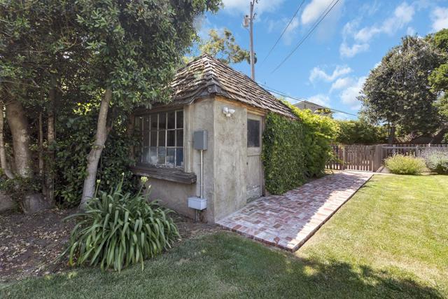8 Los Laureles Avenue, Salinas CA: https://media.crmls.org/mediaz/27f22d19-14b7-4a9a-80a1-10d0a197a59c.jpg