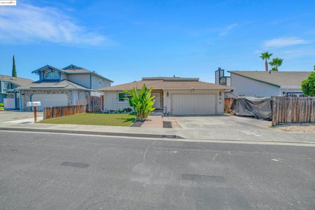 5260 Laguna Ct, Discovery Bay CA: https://media.crmls.org/mediaz/27f2ccc0-e8c3-4fe5-acd8-e93bc67df115.jpg