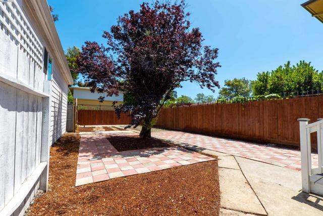 1276 64Th Ave, Oakland CA: https://media.crmls.org/mediaz/27f33274-2ebe-4e77-9750-5aef9c02cd67.jpg