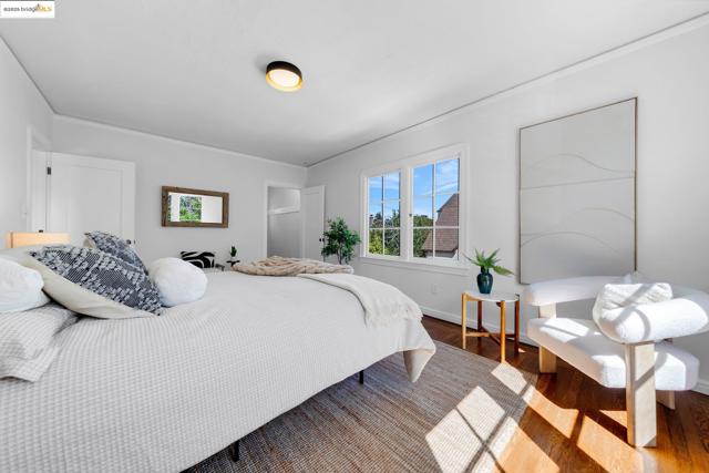 5605 Picardy Dr, Oakland CA: https://media.crmls.org/mediaz/27f33827-eac5-44cc-a811-723f3e4076d1.jpg
