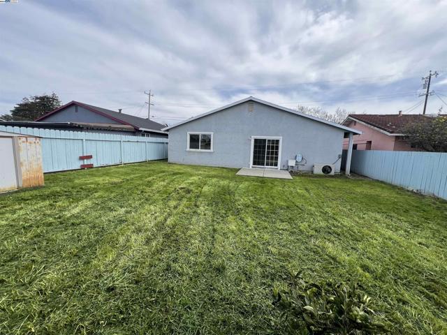 6223 Dairy Ave, Newark CA: https://media.crmls.org/mediaz/27f3575d-e921-41e3-8b8b-df6e1601e9cd.jpg