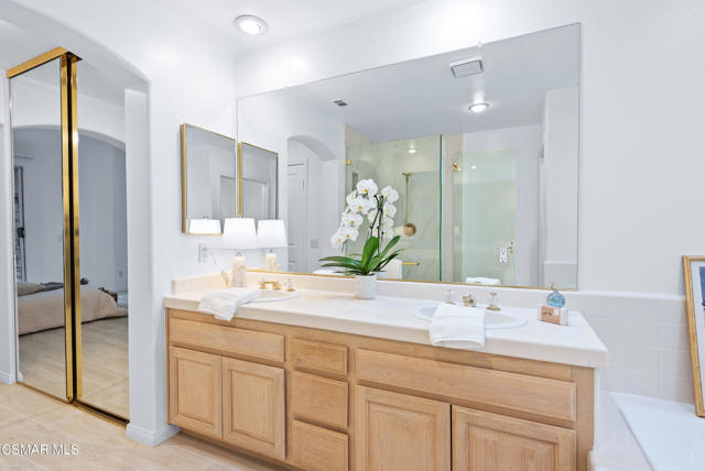 5748 Whispering Pines Circle, Westlake Village CA: https://media.crmls.org/mediaz/27f502d0-2332-4190-9155-8965016abd6a.jpg