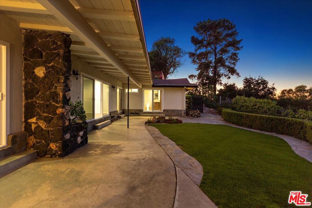 15451 Longbow DriveSherman Oaks img 12