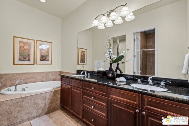 48472 Legacy Drive, La Quinta CA: https://media.crmls.org/mediaz/27f6a0b3-d8ef-4b13-89c9-717e09f906e8.jpg