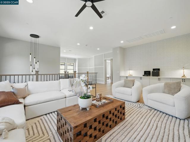 180 Castle Hill Ranch, Walnut Creek CA: https://media.crmls.org/mediaz/27f72ffb-d8ad-4524-af85-61d87a0263b2.jpg