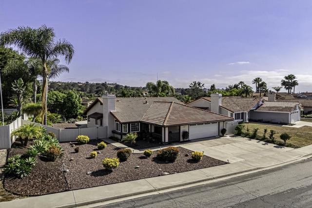 5241 Alamosa Park Dr, Oceanside CA: https://media.crmls.org/mediaz/27f74f8a-c14a-4b61-a858-1296ae14c25b.jpg