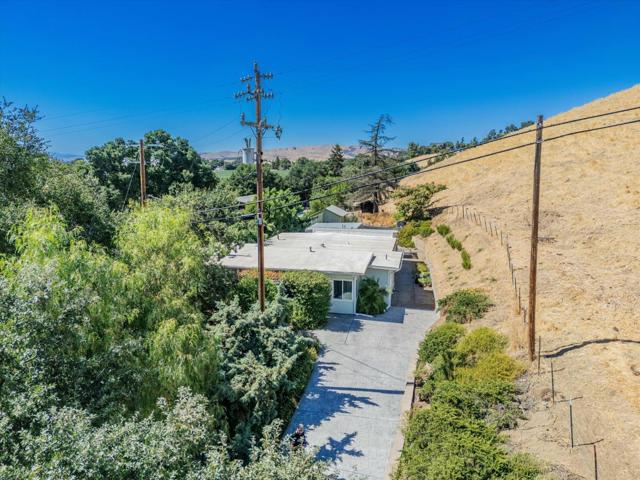 820 Comstock Road, Hollister CA: https://media.crmls.org/mediaz/27f7603f-6919-4199-b623-8be3ffa40f63.jpg